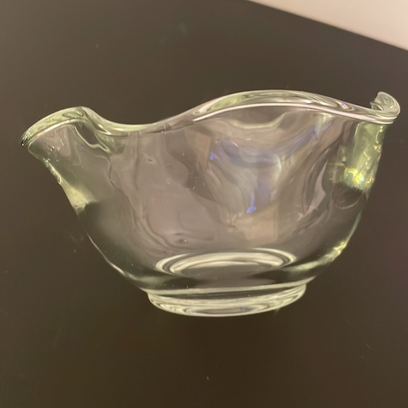 Vintage Indiana Green Tint Glass Bowl with Ruffled Rim - Picture 8 of 9